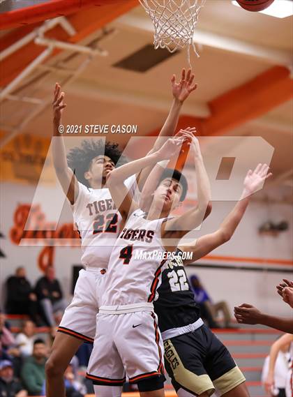 Thumbnail 3 in Enochs vs Roseville (Tiger Classic) photogallery.