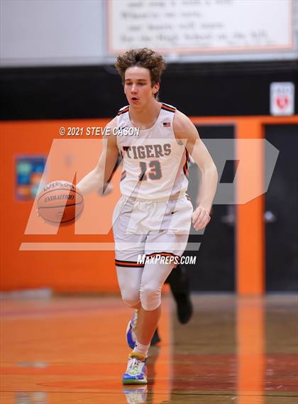 Thumbnail 3 in Enochs vs Roseville (Tiger Classic) photogallery.