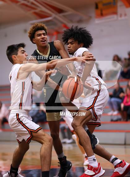 Thumbnail 2 in Enochs vs Roseville (Tiger Classic) photogallery.