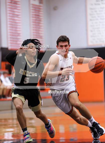 Thumbnail 3 in Enochs vs Roseville (Tiger Classic) photogallery.
