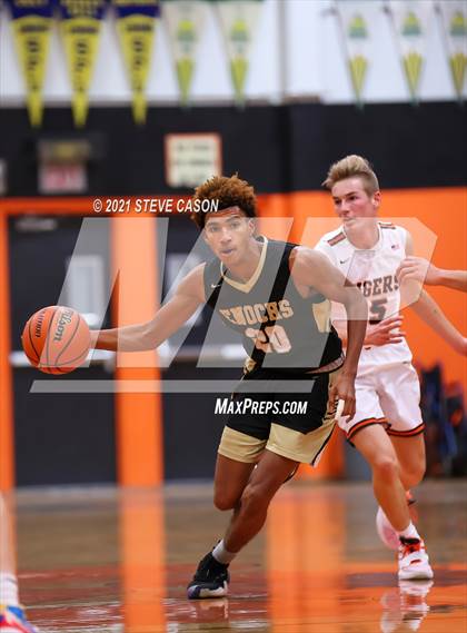 Thumbnail 2 in Enochs vs Roseville (Tiger Classic) photogallery.
