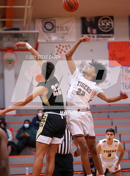 Thumbnail 1 in Enochs vs Roseville (Tiger Classic) photogallery.