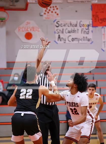 Thumbnail 2 in Enochs vs Roseville (Tiger Classic) photogallery.