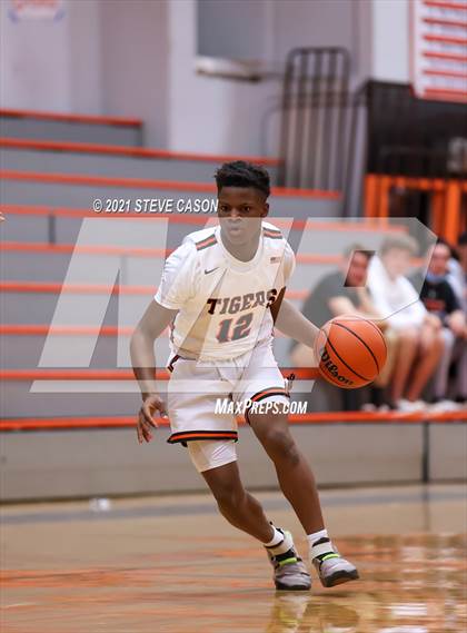 Thumbnail 2 in Enochs vs Roseville (Tiger Classic) photogallery.