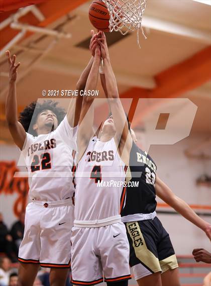 Thumbnail 2 in Enochs vs Roseville (Tiger Classic) photogallery.