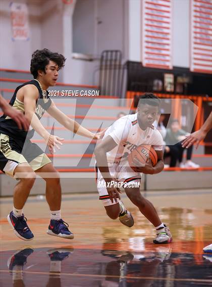 Thumbnail 2 in Enochs vs Roseville (Tiger Classic) photogallery.