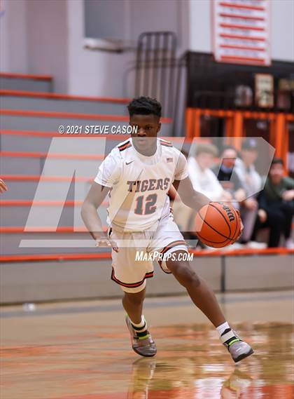 Thumbnail 3 in Enochs vs Roseville (Tiger Classic) photogallery.