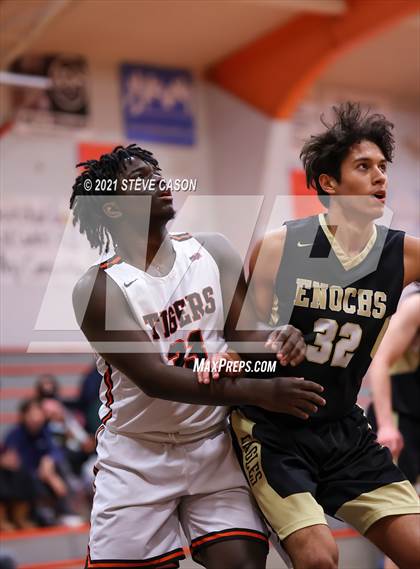Thumbnail 2 in Enochs vs Roseville (Tiger Classic) photogallery.