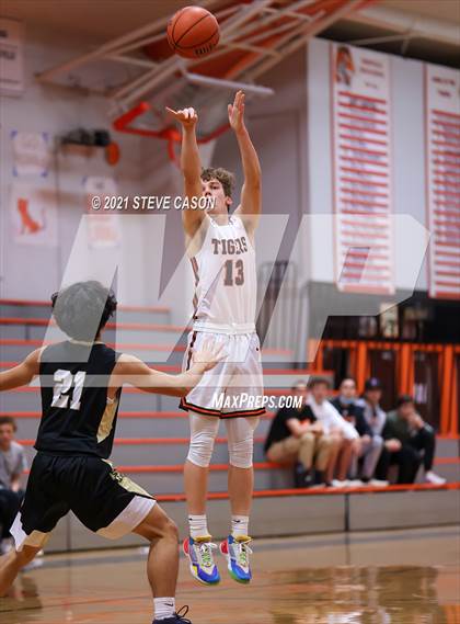 Thumbnail 2 in Enochs vs Roseville (Tiger Classic) photogallery.
