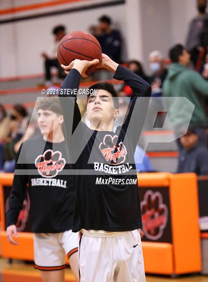 Thumbnail 3 in Enochs vs Roseville (Tiger Classic) photogallery.