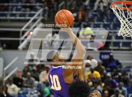 Thumbnail 3 in Peabody vs. Wossman (LHSAA 3A Marsh Madness Final) photogallery.