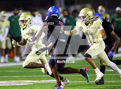 Thumbnail 1 in Long Beach Poly vs. Serra photogallery.