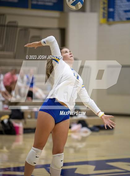 Thumbnail 2 in East Ridge @ Wayzata photogallery.