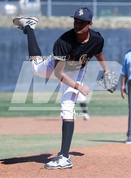 Thumbnail 1 in Nordhoff @ Oak Park photogallery.