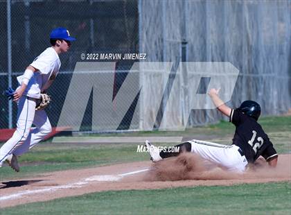 Thumbnail 1 in Nordhoff @ Oak Park photogallery.