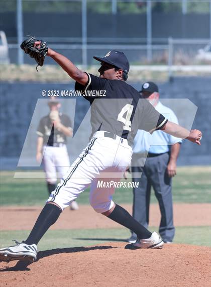 Thumbnail 1 in Nordhoff @ Oak Park photogallery.