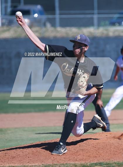 Thumbnail 1 in Nordhoff @ Oak Park photogallery.
