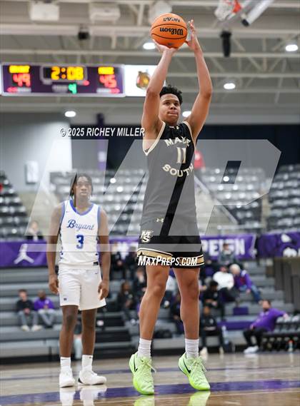 Thumbnail 3 in Maize South vs. Bryant (Hoopin on the Hill) photogallery.