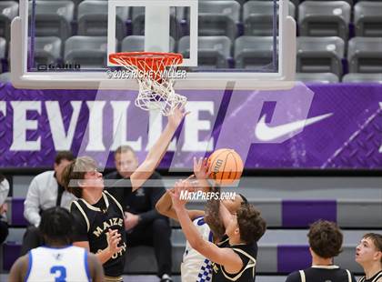 Thumbnail 2 in Maize South vs. Bryant (Hoopin on the Hill) photogallery.