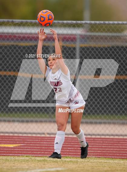 Thumbnail 3 in Red Mountain vs. Perry (AIA 6A Quarterfinals) photogallery.