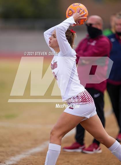 Thumbnail 3 in Red Mountain vs. Perry (AIA 6A Quarterfinals) photogallery.