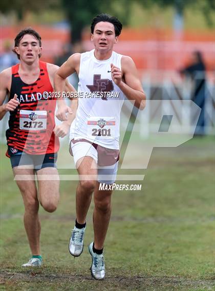 Thumbnail 1 in UIL 4A Boys Cross Country State Final photogallery.