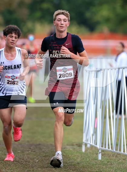 Thumbnail 2 in UIL 4A Boys Cross Country State Final photogallery.