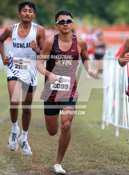 Thumbnail 2 in UIL 4A Boys Cross Country State Final photogallery.