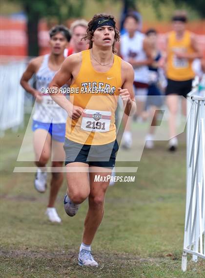 Thumbnail 2 in UIL 4A Boys Cross Country State Final photogallery.