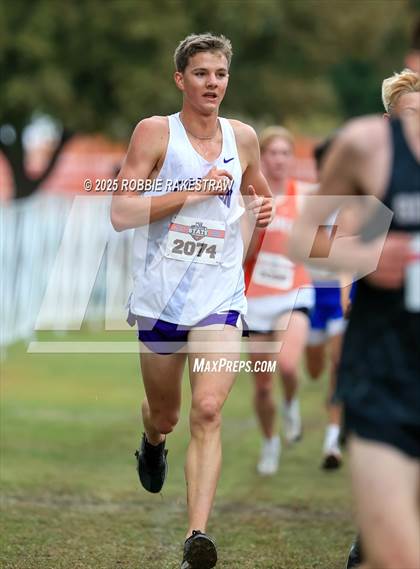 Thumbnail 2 in UIL 4A Boys Cross Country State Final photogallery.