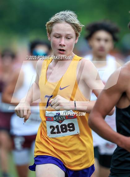 Thumbnail 2 in UIL 4A Boys Cross Country State Final photogallery.