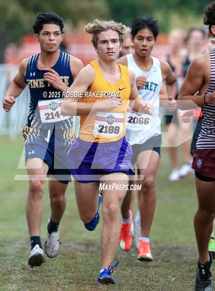 Thumbnail 2 in UIL 4A Boys Cross Country State Final photogallery.
