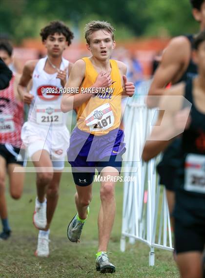 Thumbnail 2 in UIL 4A Boys Cross Country State Final photogallery.