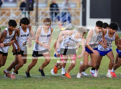 Thumbnail 2 in UIL 4A Boys Cross Country State Final photogallery.