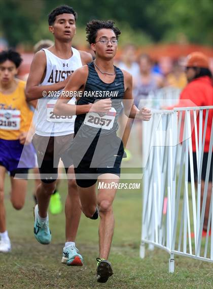 Thumbnail 2 in UIL 4A Boys Cross Country State Final photogallery.