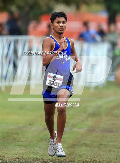 Thumbnail 2 in UIL 4A Boys Cross Country State Final photogallery.