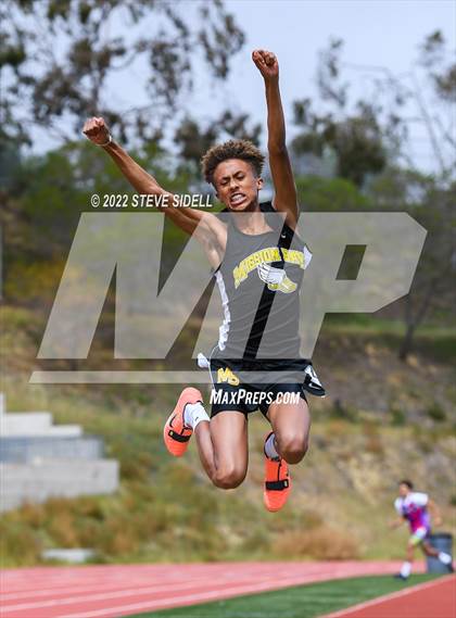 Thumbnail 2 in 6th Annual Meb Keflezighi Invitational photogallery.