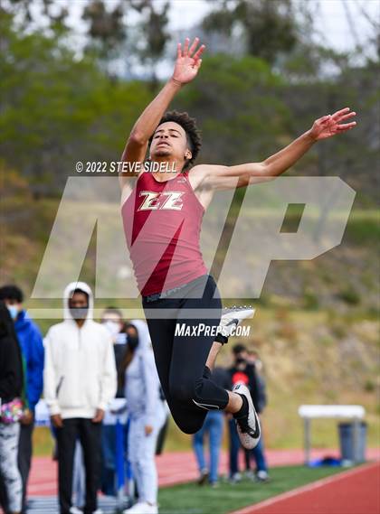 Thumbnail 2 in 6th Annual Meb Keflezighi Invitational photogallery.