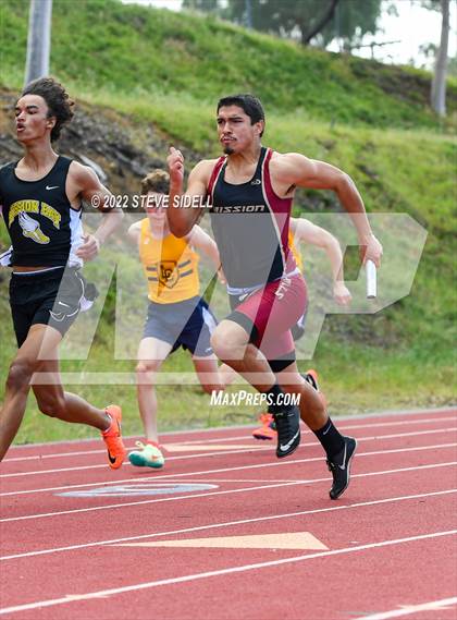 Thumbnail 1 in 6th Annual Meb Keflezighi Invitational photogallery.