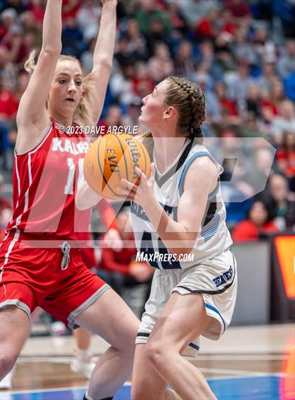 Thumbnail 1 in Kanab vs. Beaver (UHSAA 2A Final) photogallery.