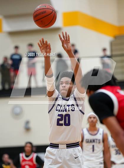 Thumbnail 3 in Ben Davis vs. Pike (IHSAA 4A Sectional Semi Final) photogallery.