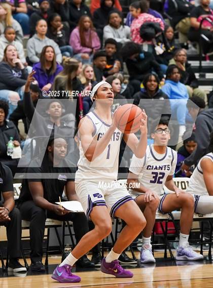 Thumbnail 3 in Ben Davis vs. Pike (IHSAA 4A Sectional Semi Final) photogallery.