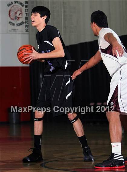 Thumbnail 1 in Sweetwater vs. Vista del Lago  (MaxPreps Holiday Classic) photogallery.