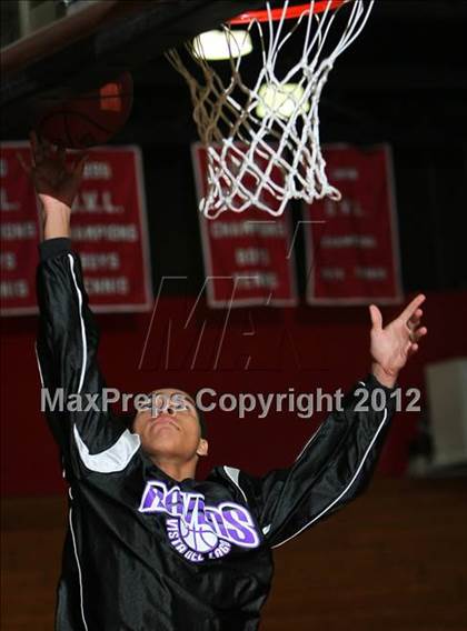 Thumbnail 3 in Sweetwater vs. Vista del Lago  (MaxPreps Holiday Classic) photogallery.
