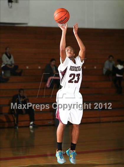 Thumbnail 3 in Sweetwater vs. Vista del Lago  (MaxPreps Holiday Classic) photogallery.