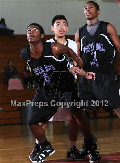 Thumbnail 3 in Sweetwater vs. Vista del Lago  (MaxPreps Holiday Classic) photogallery.