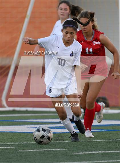 Thumbnail 3 in Lee Vs Warren (NEISD Soccer Showcase) photogallery.
