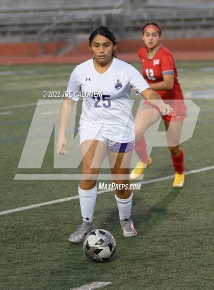 Thumbnail 3 in Lee Vs Warren (NEISD Soccer Showcase) photogallery.