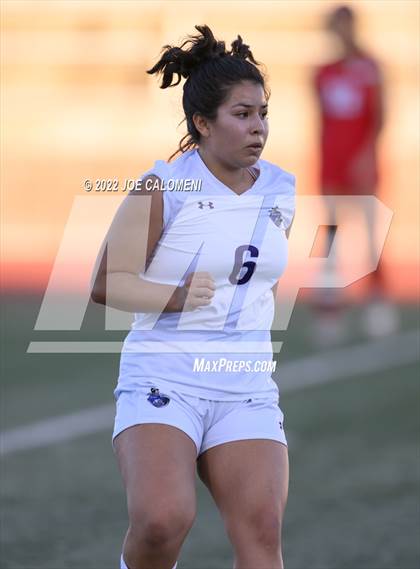 Thumbnail 3 in Lee Vs Warren (NEISD Soccer Showcase) photogallery.
