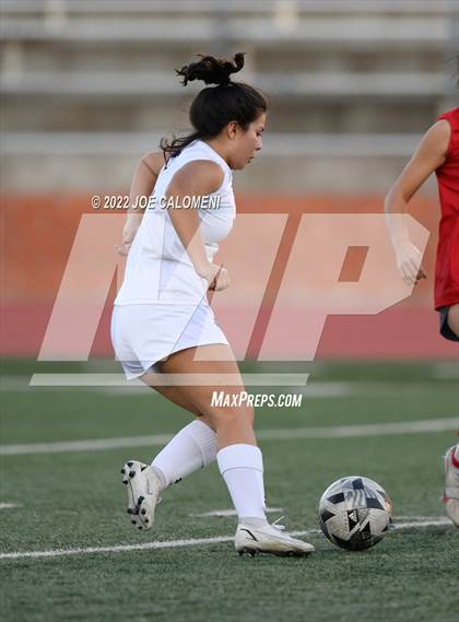 Thumbnail 3 in Lee Vs Warren (NEISD Soccer Showcase) photogallery.